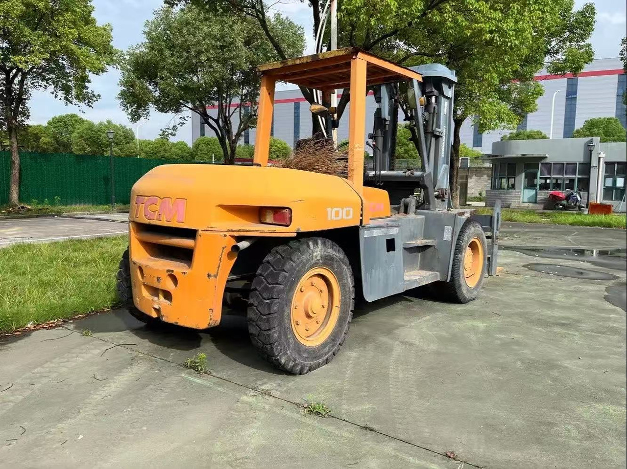 TCM FD100 Forklift Original Color 10 ton Forklift Truck - Dieseltrukki: kuva TCM FD100 Forklift Original Color 10 ton Forklift Truck - Dieseltrukki TCM FD100 Forklift Original Color 10 ton Forklift Truck - Dieseltrukki: kuva TCM FD100 Forklift Original Color 10 ton Forklift Truck - Dieseltrukki