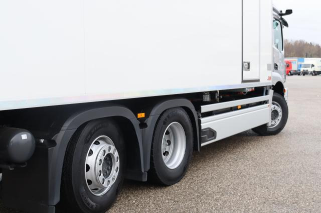 Mercedes-Benz eActros 300 L - Refrigeraattori kuorma-auto: kuva Mercedes-Benz eActros 300 L - Refrigeraattori kuorma-auto Mercedes-Benz eActros 300 L - Refrigeraattori kuorma-auto: kuva Mercedes-Benz eActros 300 L - Refrigeraattori kuorma-auto