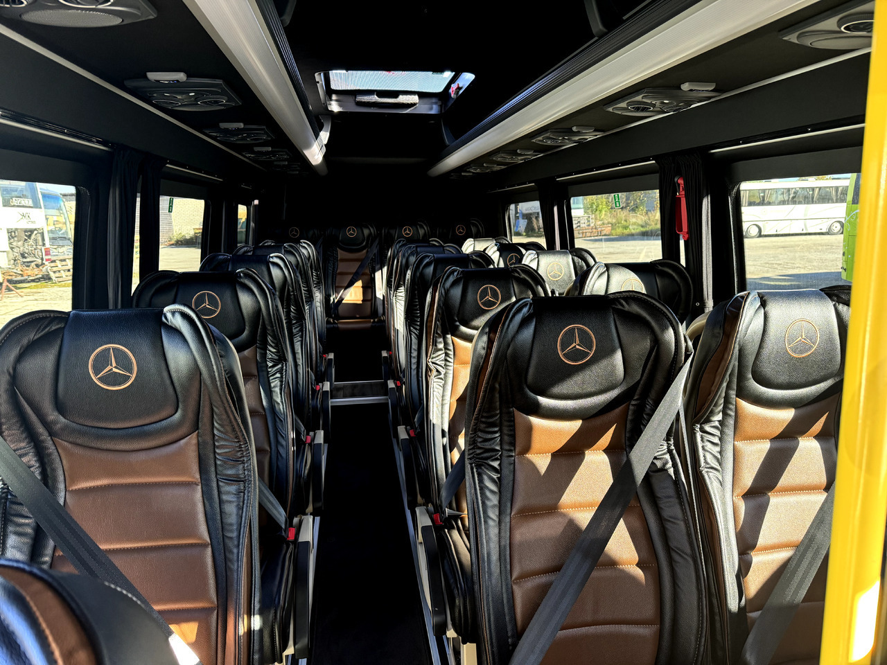 Mercedes-Benz Sprinter 517 - Minibussi, Pikkubussi: kuva Mercedes-Benz Sprinter 517 - Minibussi, Pikkubussi Mercedes-Benz Sprinter 517 - Minibussi, Pikkubussi: kuva Mercedes-Benz Sprinter 517 - Minibussi, Pikkubussi