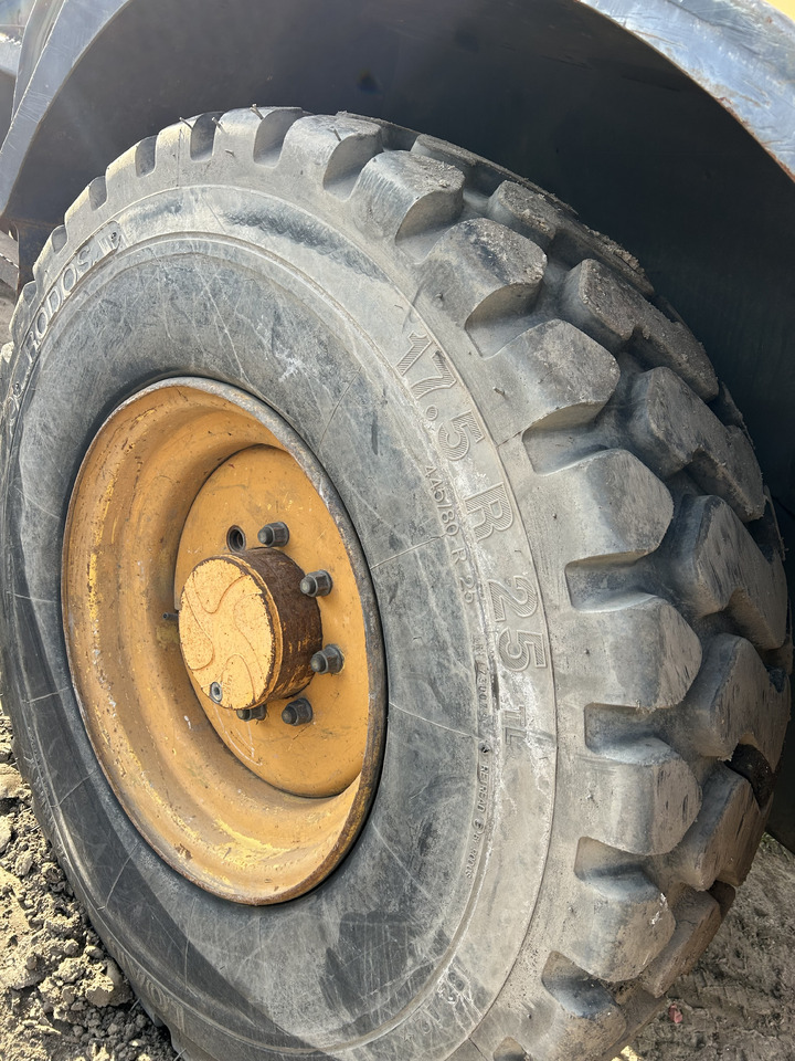 Liebherr L514 - Täydellinen pyörä - Pyöräkuormaaja: kuva Liebherr L514 - Täydellinen pyörä - Pyöräkuormaaja Liebherr L514 - Täydellinen pyörä - Pyöräkuormaaja: kuva Liebherr L514 - Täydellinen pyörä - Pyöräkuormaaja