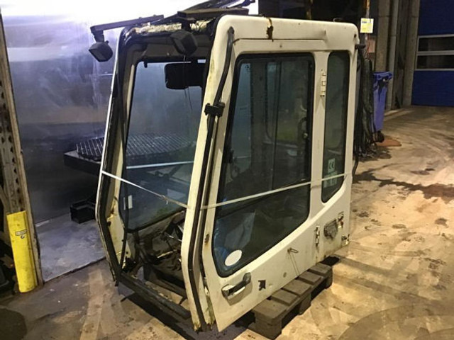 Liebherr Cabin - Ohjaamo ja sisustus: kuva Liebherr Cabin - Ohjaamo ja sisustus Liebherr Cabin - Ohjaamo ja sisustus: kuva Liebherr Cabin - Ohjaamo ja sisustus