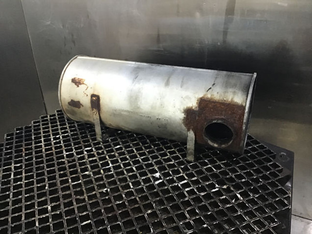 Liebherr Exhaust Silencer - Äänenvaimennin: kuva Liebherr Exhaust Silencer - Äänenvaimennin Liebherr Exhaust Silencer - Äänenvaimennin: kuva Liebherr Exhaust Silencer - Äänenvaimennin