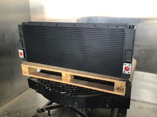 Liebherr Oilcooler - Öljynjäähdytin: kuva Liebherr Oilcooler - Öljynjäähdytin Liebherr Oilcooler - Öljynjäähdytin: kuva Liebherr Oilcooler - Öljynjäähdytin