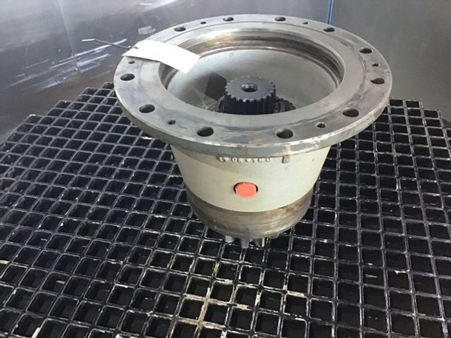 Liebherr Output Shaft Housing - Pyörän napa: kuva Liebherr Output Shaft Housing - Pyörän napa Liebherr Output Shaft Housing - Pyörän napa: kuva Liebherr Output Shaft Housing - Pyörän napa
