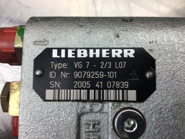 Liebherr Pilot Control Unit - Poljin: kuva Liebherr Pilot Control Unit - Poljin Liebherr Pilot Control Unit - Poljin: kuva Liebherr Pilot Control Unit - Poljin