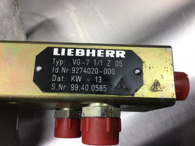 Liebherr Pilot Control Unit - Poljin: kuva Liebherr Pilot Control Unit - Poljin Liebherr Pilot Control Unit - Poljin: kuva Liebherr Pilot Control Unit - Poljin