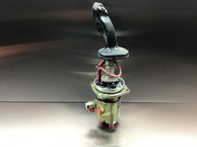 Liebherr Pilot Control Unit Compleet - Vaihdekeppi: kuva Liebherr Pilot Control Unit Compleet - Vaihdekeppi Liebherr Pilot Control Unit Compleet - Vaihdekeppi: kuva Liebherr Pilot Control Unit Compleet - Vaihdekeppi