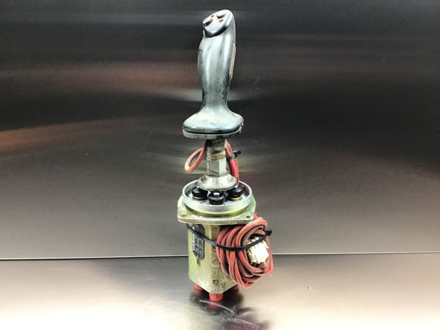 Liebherr Pilot Control Unit Compleet - Vaihdekeppi: kuva Liebherr Pilot Control Unit Compleet - Vaihdekeppi Liebherr Pilot Control Unit Compleet - Vaihdekeppi: kuva Liebherr Pilot Control Unit Compleet - Vaihdekeppi