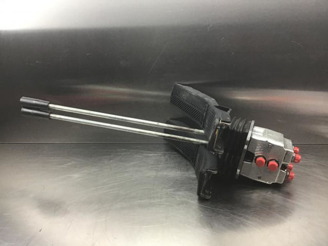 Liebherr Pilot Control Unit Complete - Vaihdekeppi: kuva Liebherr Pilot Control Unit Complete - Vaihdekeppi Liebherr Pilot Control Unit Complete - Vaihdekeppi: kuva Liebherr Pilot Control Unit Complete - Vaihdekeppi