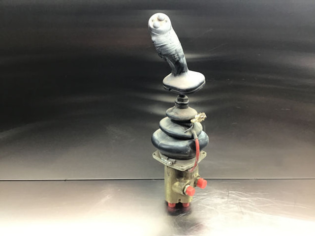 Liebherr Pilot control Unit - Vaihdekeppi: kuva Liebherr Pilot control Unit - Vaihdekeppi Liebherr Pilot control Unit - Vaihdekeppi: kuva Liebherr Pilot control Unit - Vaihdekeppi