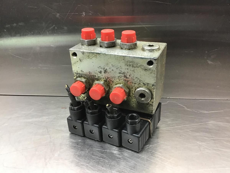 Liebherr R906 C / R906 LC / R906 NLC - Hydrauliikka: kuva Liebherr R906 C / R906 LC / R906 NLC - Hydrauliikka Liebherr R906 C / R906 LC / R906 NLC - Hydrauliikka: kuva Liebherr R906 C / R906 LC / R906 NLC - Hydrauliikka