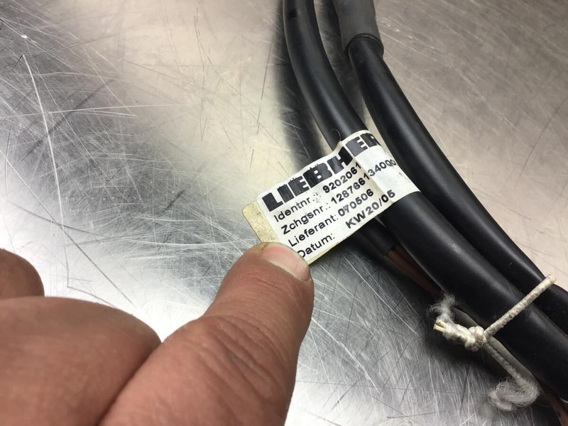 Liebherr R912 Li / R902 Li - Kaapelit/ Johdot: kuva Liebherr R912 Li / R902 Li - Kaapelit/ Johdot Liebherr R912 Li / R902 Li - Kaapelit/ Johdot: kuva Liebherr R912 Li / R902 Li - Kaapelit/ Johdot