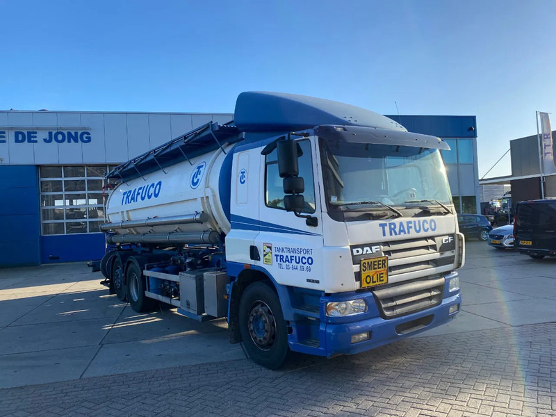 DAF CF 75.310 / Manual / 16000 LT / 5 Compartments / ADR / Euro 3 - Säiliöauto: kuva DAF CF 75.310 / Manual / 16000 LT / 5 Compartments / ADR / Euro 3 - Säiliöauto DAF CF 75.310 / Manual / 16000 LT / 5 Compartments / ADR / Euro 3 - Säiliöauto: kuva DAF CF 75.310 / Manual / 16000 LT / 5 Compartments / ADR / Euro 3 - Säiliöauto
