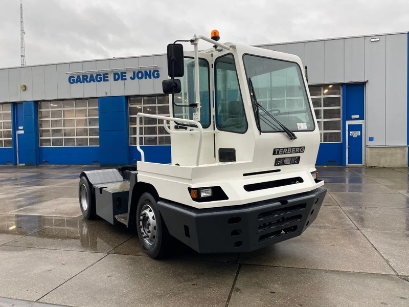 Terberg YT 182 4x2 / Terminal Tractor - Terminaalitraktori: kuva Terberg YT 182 4x2 / Terminal Tractor - Terminaalitraktori Terberg YT 182 4x2 / Terminal Tractor - Terminaalitraktori: kuva Terberg YT 182 4x2 / Terminal Tractor - Terminaalitraktori
