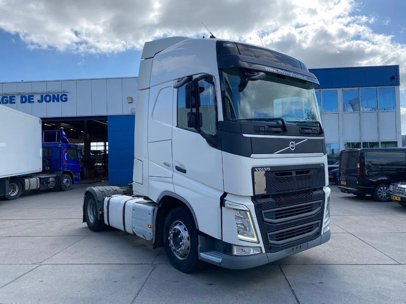 Volvo FH 13.460 Globetrotter / 2x Tank / 394.865 Km / Euro 6 - Vetopöytäauto: kuva Volvo FH 13.460 Globetrotter / 2x Tank / 394.865 Km / Euro 6 - Vetopöytäauto Volvo FH 13.460 Globetrotter / 2x Tank / 394.865 Km / Euro 6 - Vetopöytäauto: kuva Volvo FH 13.460 Globetrotter / 2x Tank / 394.865 Km / Euro 6 - Vetopöytäauto
