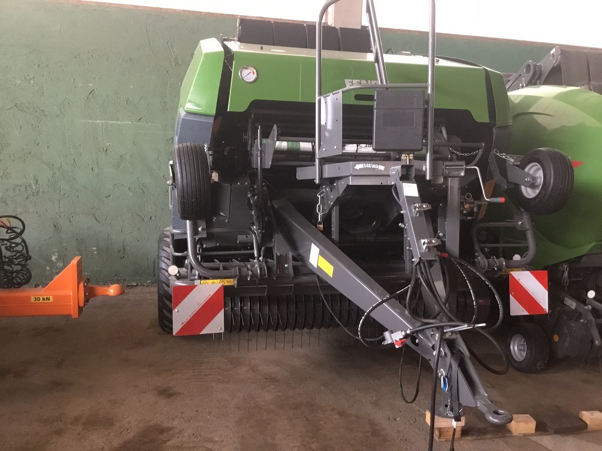 Fendt Rotana 160 V - Pyöröpaalain: kuva Fendt Rotana 160 V - Pyöröpaalain Fendt Rotana 160 V - Pyöröpaalain: kuva Fendt Rotana 160 V - Pyöröpaalain