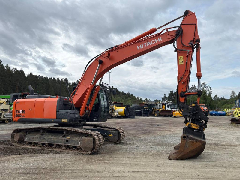 Hitachi ZX 210 LC-5 B - Telakaivukone: kuva Hitachi ZX 210 LC-5 B - Telakaivukone Hitachi ZX 210 LC-5 B - Telakaivukone: kuva Hitachi ZX 210 LC-5 B - Telakaivukone