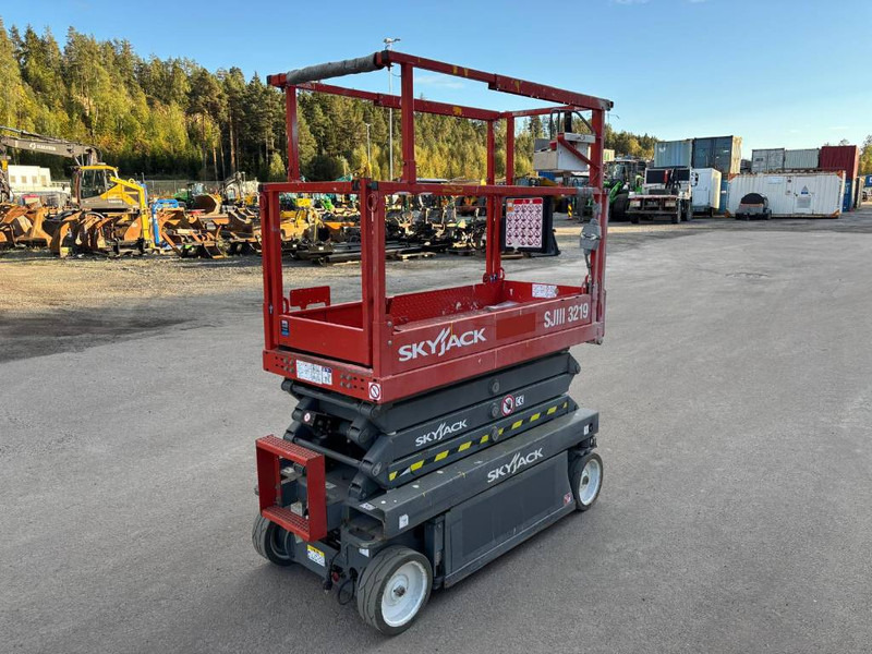 Skyjack SJ III 3219 - Saksilava: kuva Skyjack SJ III 3219 - Saksilava Skyjack SJ III 3219 - Saksilava: kuva Skyjack SJ III 3219 - Saksilava
