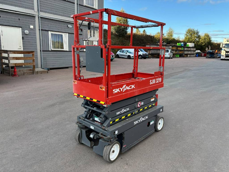 Skyjack SJ III 3219 - Saksilava: kuva Skyjack SJ III 3219 - Saksilava Skyjack SJ III 3219 - Saksilava: kuva Skyjack SJ III 3219 - Saksilava