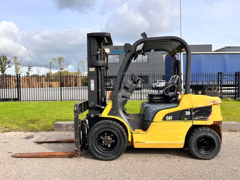 Caterpillar DP30N - Dieseltrukki: kuva Caterpillar DP30N - Dieseltrukki Caterpillar DP30N - Dieseltrukki: kuva Caterpillar DP30N - Dieseltrukki