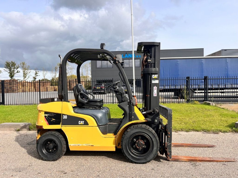 Caterpillar DP30N - Dieseltrukki: kuva Caterpillar DP30N - Dieseltrukki Caterpillar DP30N - Dieseltrukki: kuva Caterpillar DP30N - Dieseltrukki
