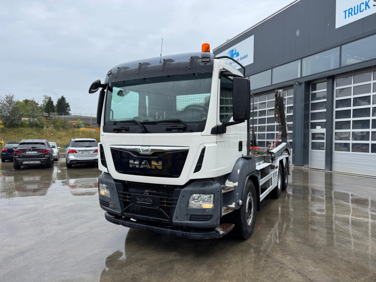MAN TGS 28.440 6x2 UT GIGANT - Nostovarsi-vaihtolavakuorma kuorma-auto: kuva MAN TGS 28.440 6x2 UT GIGANT - Nostovarsi-vaihtolavakuorma kuorma-auto MAN TGS 28.440 6x2 UT GIGANT - Nostovarsi-vaihtolavakuorma kuorma-auto: kuva MAN TGS 28.440 6x2 UT GIGANT - Nostovarsi-vaihtolavakuorma kuorma-auto