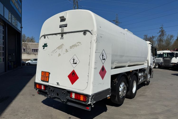 Mercedes-Benz Actros 2541 6x2 Schwarzmüller 21260L - Säiliöauto: kuva Mercedes-Benz Actros 2541 6x2 Schwarzmüller 21260L - Säiliöauto Mercedes-Benz Actros 2541 6x2 Schwarzmüller 21260L - Säiliöauto: kuva Mercedes-Benz Actros 2541 6x2 Schwarzmüller 21260L - Säiliöauto