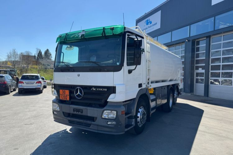 Mercedes-Benz Actros 2541 6x2 Schwarzmüller 21260L - Säiliöauto: kuva Mercedes-Benz Actros 2541 6x2 Schwarzmüller 21260L - Säiliöauto Mercedes-Benz Actros 2541 6x2 Schwarzmüller 21260L - Säiliöauto: kuva Mercedes-Benz Actros 2541 6x2 Schwarzmüller 21260L - Säiliöauto