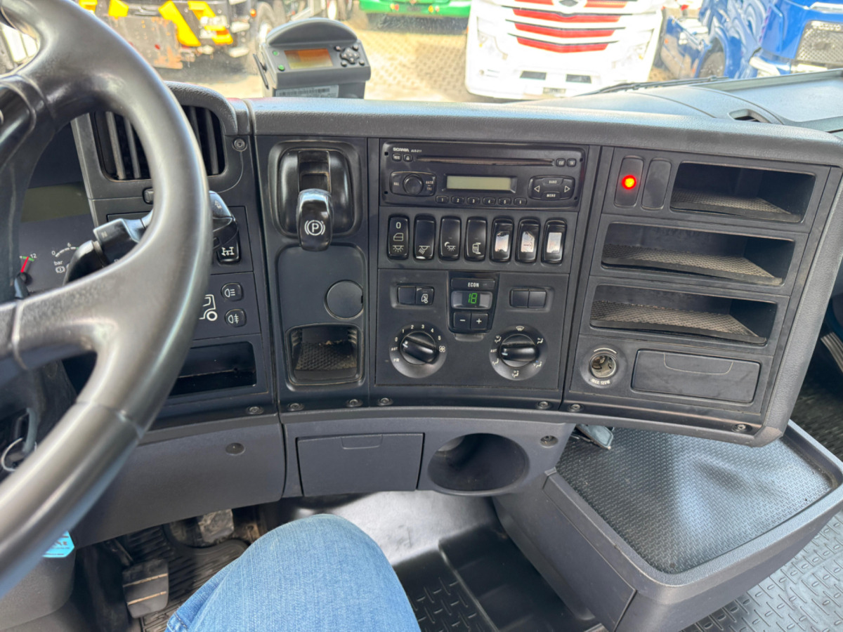 Koukkulava kuorma-auto SCANIA R480 8x4 Moser 16m3: kuva Koukkulava kuorma-auto SCANIA R480 8x4 Moser 16m3