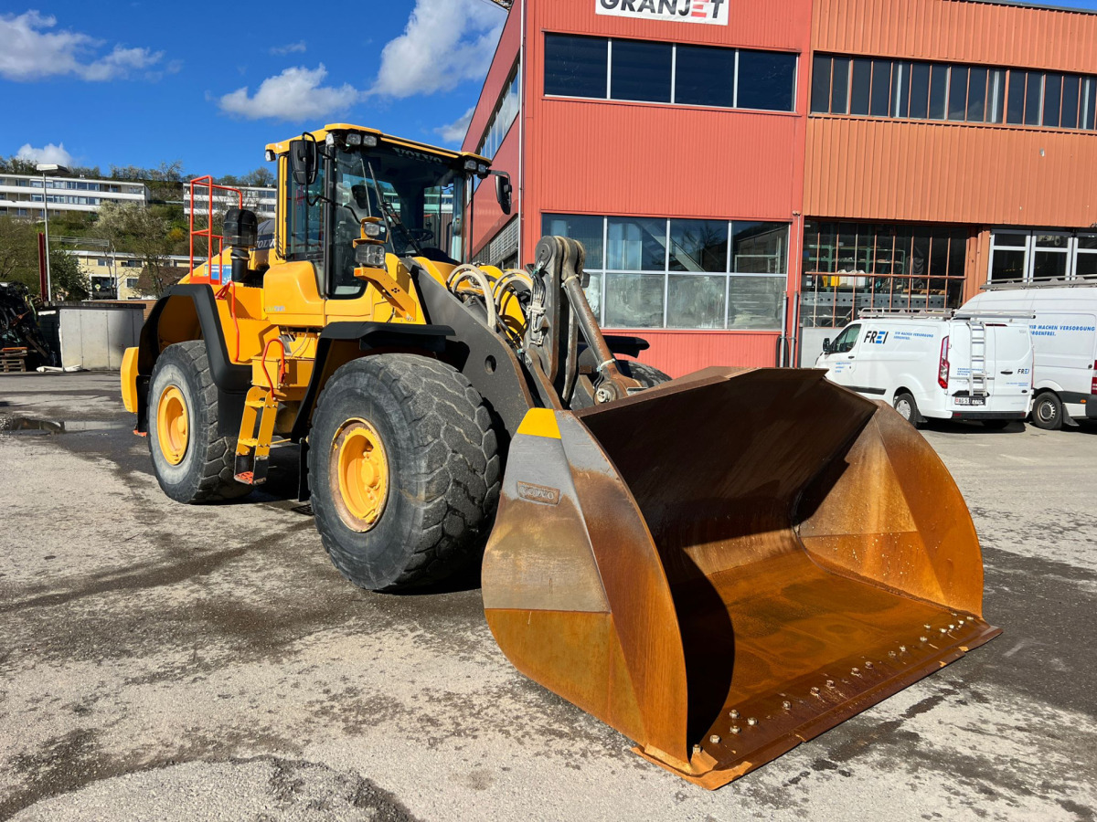 VOLVO L180H - Pyöräkuormaaja: kuva VOLVO L180H - Pyöräkuormaaja VOLVO L180H - Pyöräkuormaaja: kuva VOLVO L180H - Pyöräkuormaaja