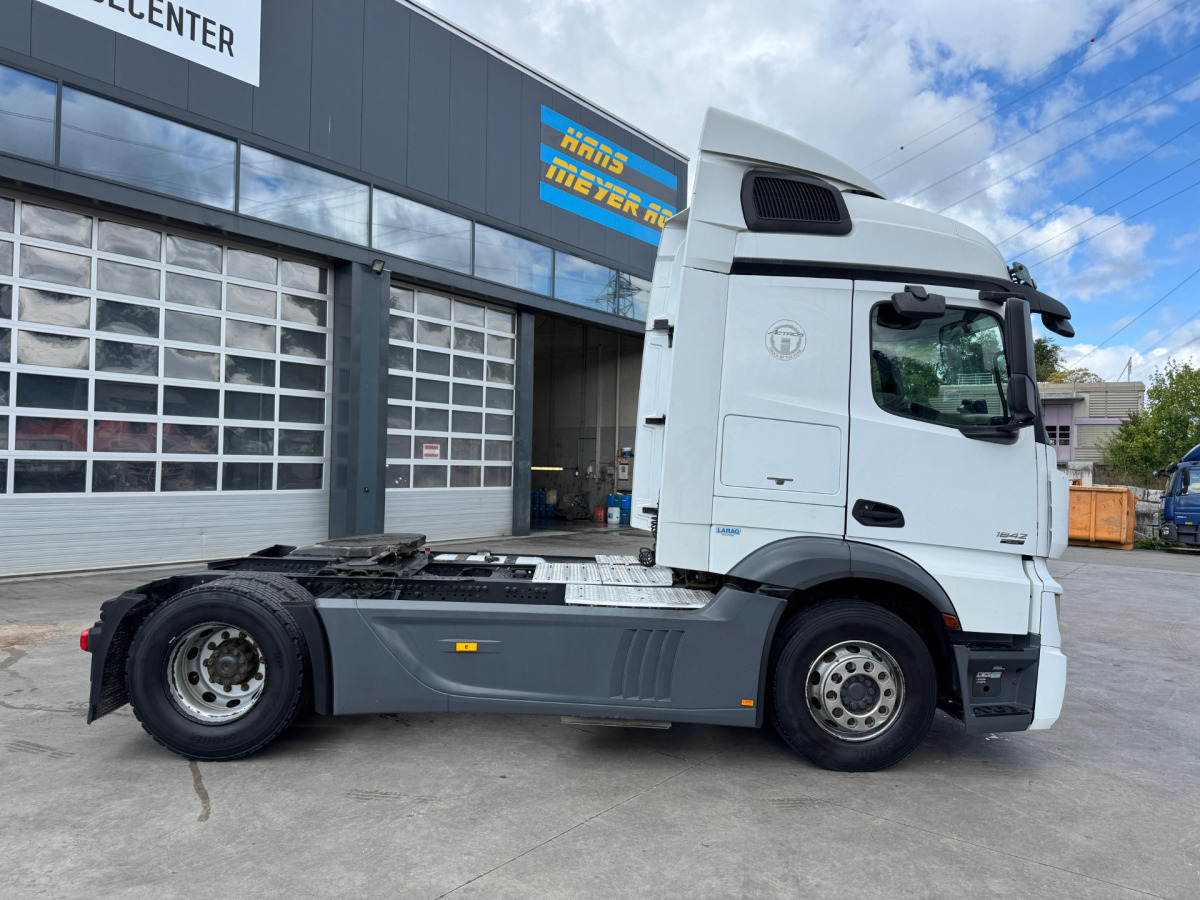 MERCEDES Actros 1842 4x2 - Vetopöytäauto: kuva MERCEDES Actros 1842 4x2 - Vetopöytäauto MERCEDES Actros 1842 4x2 - Vetopöytäauto: kuva MERCEDES Actros 1842 4x2 - Vetopöytäauto