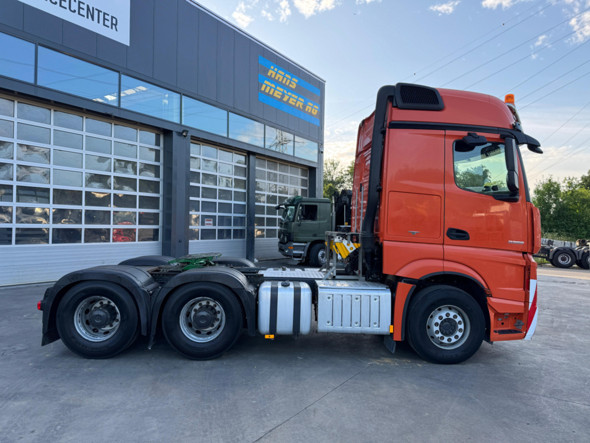 MERCEDES Actros 3358 6x4 120T - Vetopöytäauto: kuva MERCEDES Actros 3358 6x4 120T - Vetopöytäauto MERCEDES Actros 3358 6x4 120T - Vetopöytäauto: kuva MERCEDES Actros 3358 6x4 120T - Vetopöytäauto