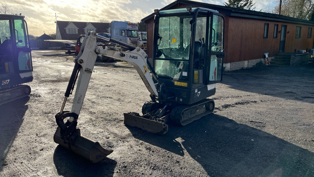 BOBCAT E17 - Minikuormaaja: kuva BOBCAT E17 - Minikuormaaja BOBCAT E17 - Minikuormaaja: kuva BOBCAT E17 - Minikuormaaja