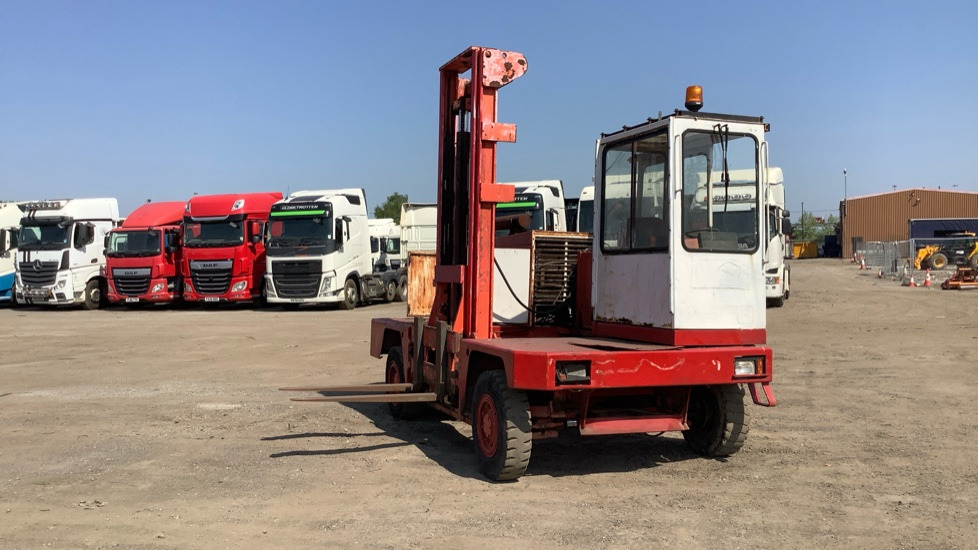 CATERPILLAR . - Dieseltrukki: kuva CATERPILLAR . - Dieseltrukki CATERPILLAR . - Dieseltrukki: kuva CATERPILLAR . - Dieseltrukki