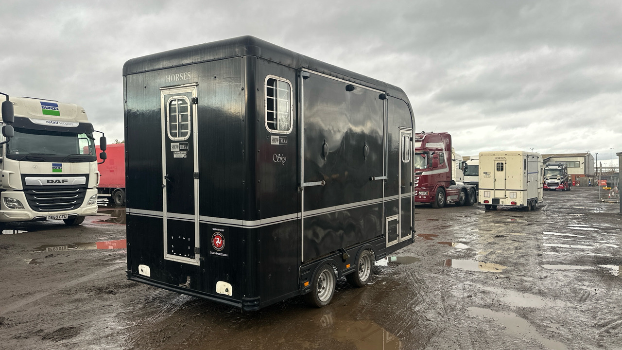 EQUI TREK SHOW TREKA - Koneenkuljetusvaunu: kuva EQUI TREK SHOW TREKA - Koneenkuljetusvaunu EQUI TREK SHOW TREKA - Koneenkuljetusvaunu: kuva EQUI TREK SHOW TREKA - Koneenkuljetusvaunu