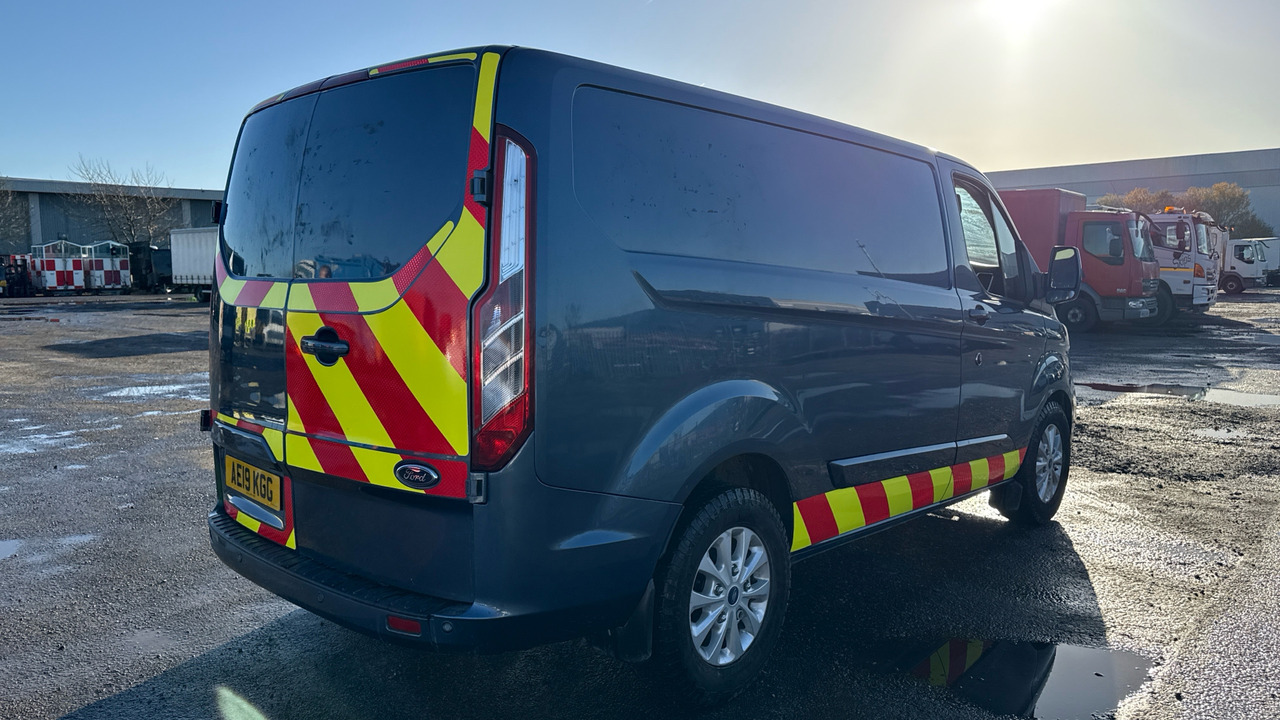 Ford Transit Custom 280 2.0 EcoBlue 130ps Limited - Pieni pakettiauto: kuva Ford Transit Custom 280 2.0 EcoBlue 130ps Limited - Pieni pakettiauto Ford Transit Custom 280 2.0 EcoBlue 130ps Limited - Pieni pakettiauto: kuva Ford Transit Custom 280 2.0 EcoBlue 130ps Limited - Pieni pakettiauto