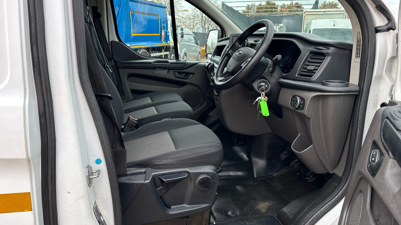 Ford Transit Custom 300 2.0 ECOBLUE 105PS - Pieni pakettiauto: kuva Ford Transit Custom 300 2.0 ECOBLUE 105PS - Pieni pakettiauto Ford Transit Custom 300 2.0 ECOBLUE 105PS - Pieni pakettiauto: kuva Ford Transit Custom 300 2.0 ECOBLUE 105PS - Pieni pakettiauto