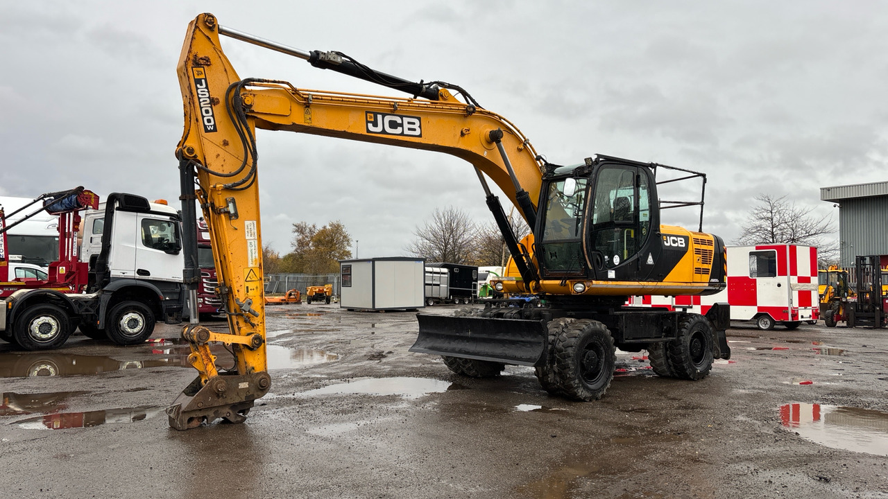 JCB JS200W - Pyöräalustainen kaivinkone: kuva JCB JS200W - Pyöräalustainen kaivinkone JCB JS200W - Pyöräalustainen kaivinkone: kuva JCB JS200W - Pyöräalustainen kaivinkone