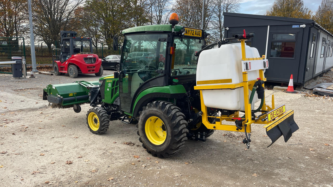 JOHN DEERE 2038R - Traktori: kuva JOHN DEERE 2038R - Traktori JOHN DEERE 2038R - Traktori: kuva JOHN DEERE 2038R - Traktori