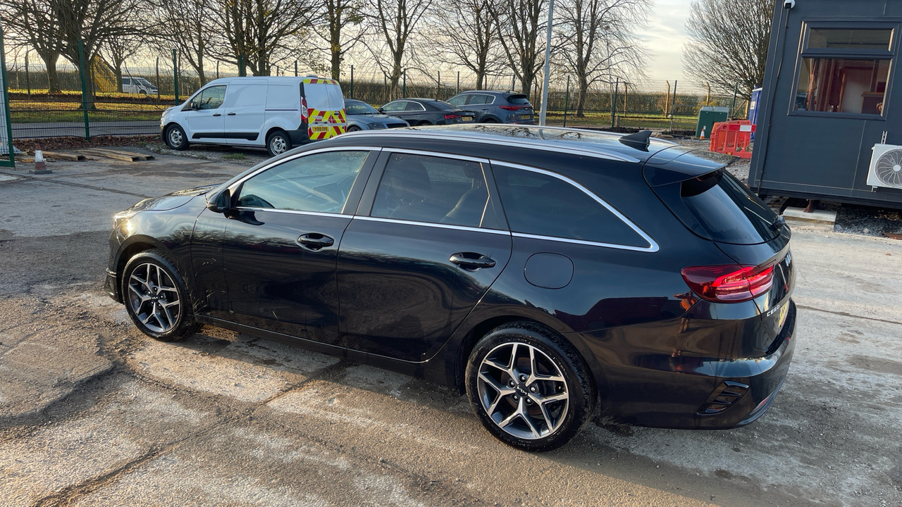 Kia Ceed 3 1.5 GDI ISG - Farmari: kuva Kia Ceed 3 1.5 GDI ISG - Farmari Kia Ceed 3 1.5 GDI ISG - Farmari: kuva Kia Ceed 3 1.5 GDI ISG - Farmari