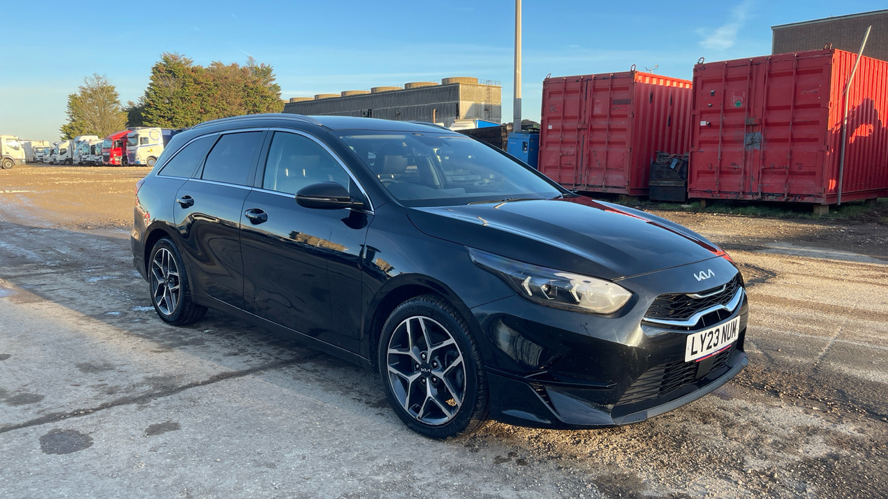 Kia Ceed 3 1.5 GDI ISG - Farmari: kuva Kia Ceed 3 1.5 GDI ISG - Farmari Kia Ceed 3 1.5 GDI ISG - Farmari: kuva Kia Ceed 3 1.5 GDI ISG - Farmari