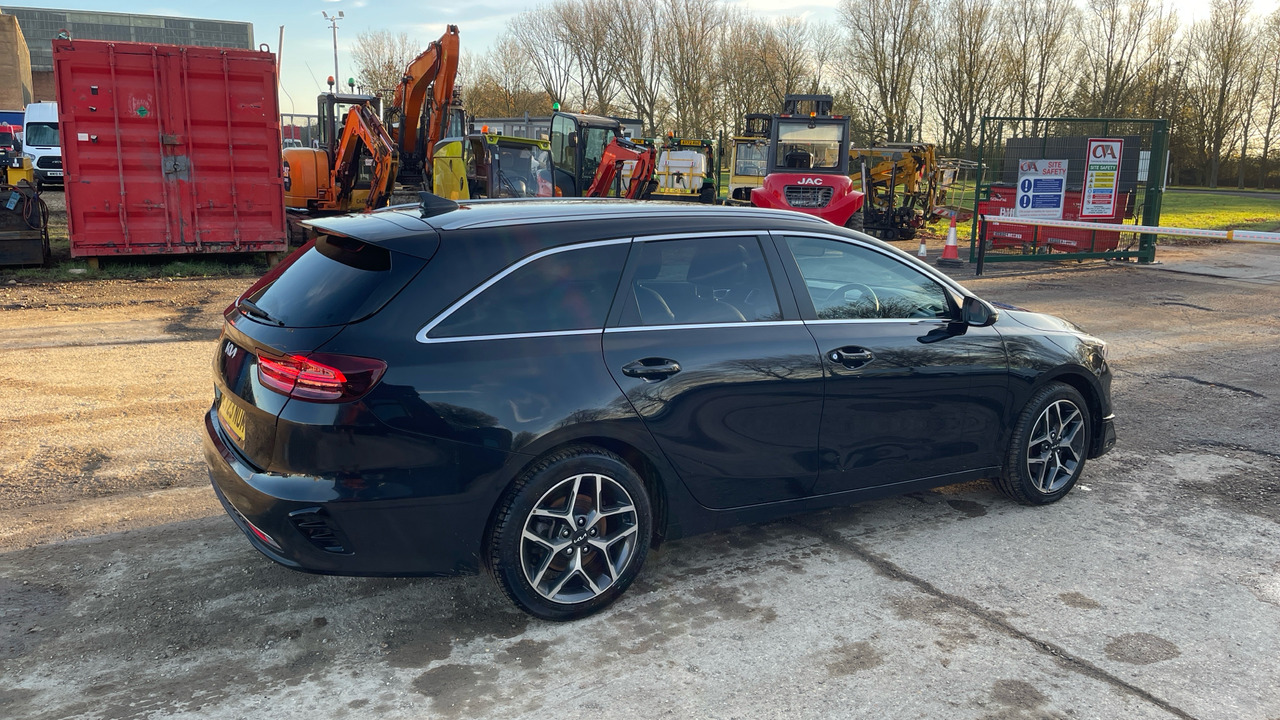 Kia Ceed 3 1.5 GDI ISG - Farmari: kuva Kia Ceed 3 1.5 GDI ISG - Farmari Kia Ceed 3 1.5 GDI ISG - Farmari: kuva Kia Ceed 3 1.5 GDI ISG - Farmari