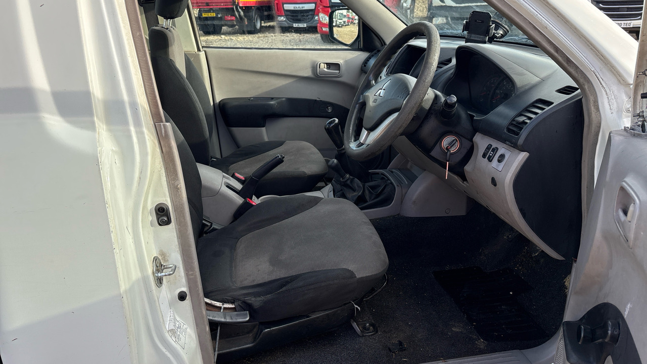 MITSUBISHI L200 - Avolava-auto: kuva MITSUBISHI L200 - Avolava-auto MITSUBISHI L200 - Avolava-auto: kuva MITSUBISHI L200 - Avolava-auto