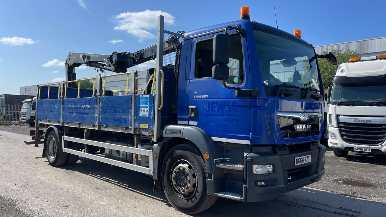 Man TGM 18.250 - Lava-kuorma-auto, Nosturiauto: kuva Man TGM 18.250 - Lava-kuorma-auto, Nosturiauto Man TGM 18.250 - Lava-kuorma-auto, Nosturiauto: kuva Man TGM 18.250 - Lava-kuorma-auto, Nosturiauto