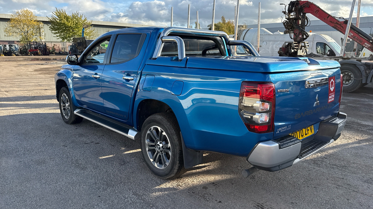 Mitsubishi L200 DI-D 2.3 Barbarian X 150PS - Avolava-auto, Jatko-ohjaamo kevyt kuorma-auto: kuva Mitsubishi L200 DI-D 2.3 Barbarian X 150PS - Avolava-auto, Jatko-ohjaamo kevyt kuorma-auto Mitsubishi L200 DI-D 2.3 Barbarian X 150PS - Avolava-auto, Jatko-ohjaamo kevyt kuorma-auto: kuva Mitsubishi L200 DI-D 2.3 Barbarian X 150PS - Avolava-auto, Jatko-ohjaamo kevyt kuorma-auto