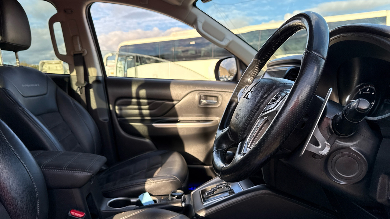 Mitsubishi L200 DI-D 2.3 Barbarian X 150PS - Avolava-auto, Jatko-ohjaamo kevyt kuorma-auto: kuva Mitsubishi L200 DI-D 2.3 Barbarian X 150PS - Avolava-auto, Jatko-ohjaamo kevyt kuorma-auto Mitsubishi L200 DI-D 2.3 Barbarian X 150PS - Avolava-auto, Jatko-ohjaamo kevyt kuorma-auto: kuva Mitsubishi L200 DI-D 2.3 Barbarian X 150PS - Avolava-auto, Jatko-ohjaamo kevyt kuorma-auto