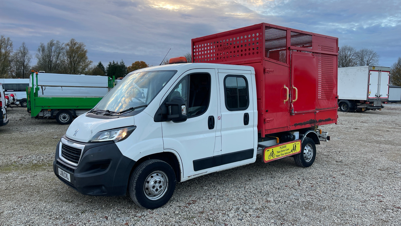 PEUGEOT BOXER 335 2.0 BLUE HDI 130PS - Kippilava-auto: kuva PEUGEOT BOXER 335 2.0 BLUE HDI 130PS - Kippilava-auto PEUGEOT BOXER 335 2.0 BLUE HDI 130PS - Kippilava-auto: kuva PEUGEOT BOXER 335 2.0 BLUE HDI 130PS - Kippilava-auto