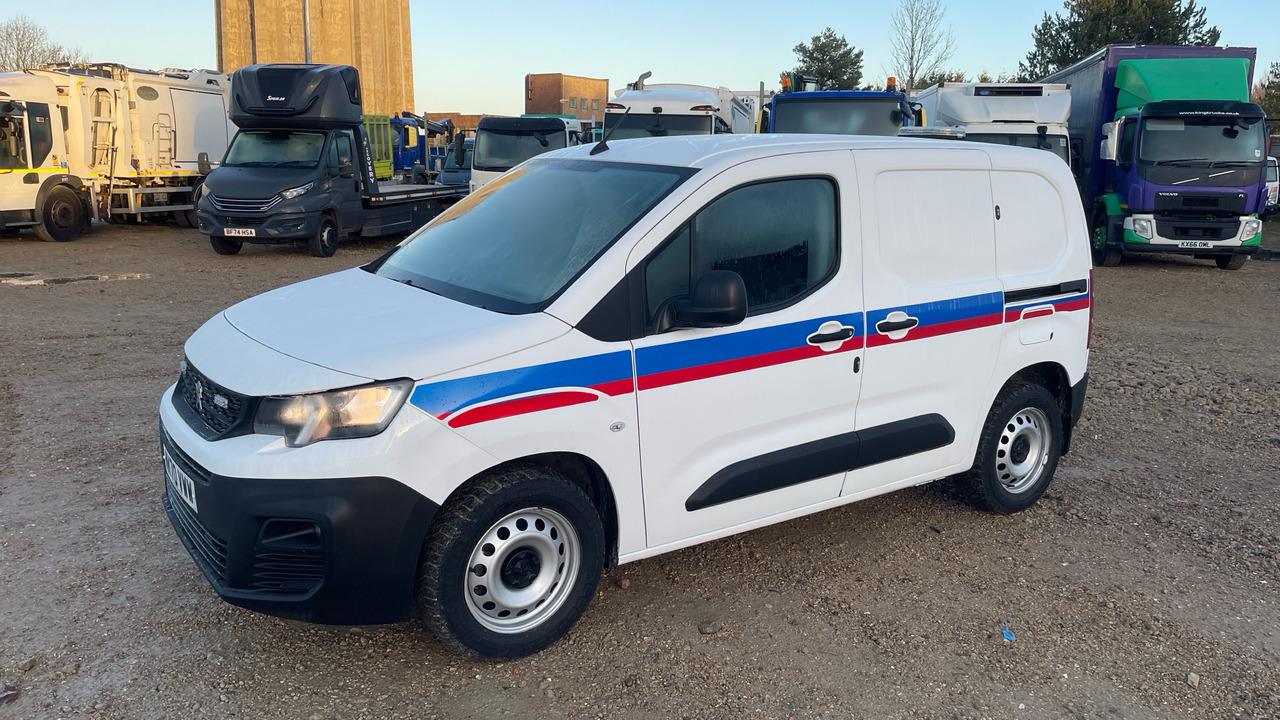 PEUGEOT PARTNER 1000 1.5 BlueHDi 100PS - Pieni pakettiauto: kuva PEUGEOT PARTNER 1000 1.5 BlueHDi 100PS - Pieni pakettiauto PEUGEOT PARTNER 1000 1.5 BlueHDi 100PS - Pieni pakettiauto: kuva PEUGEOT PARTNER 1000 1.5 BlueHDi 100PS - Pieni pakettiauto