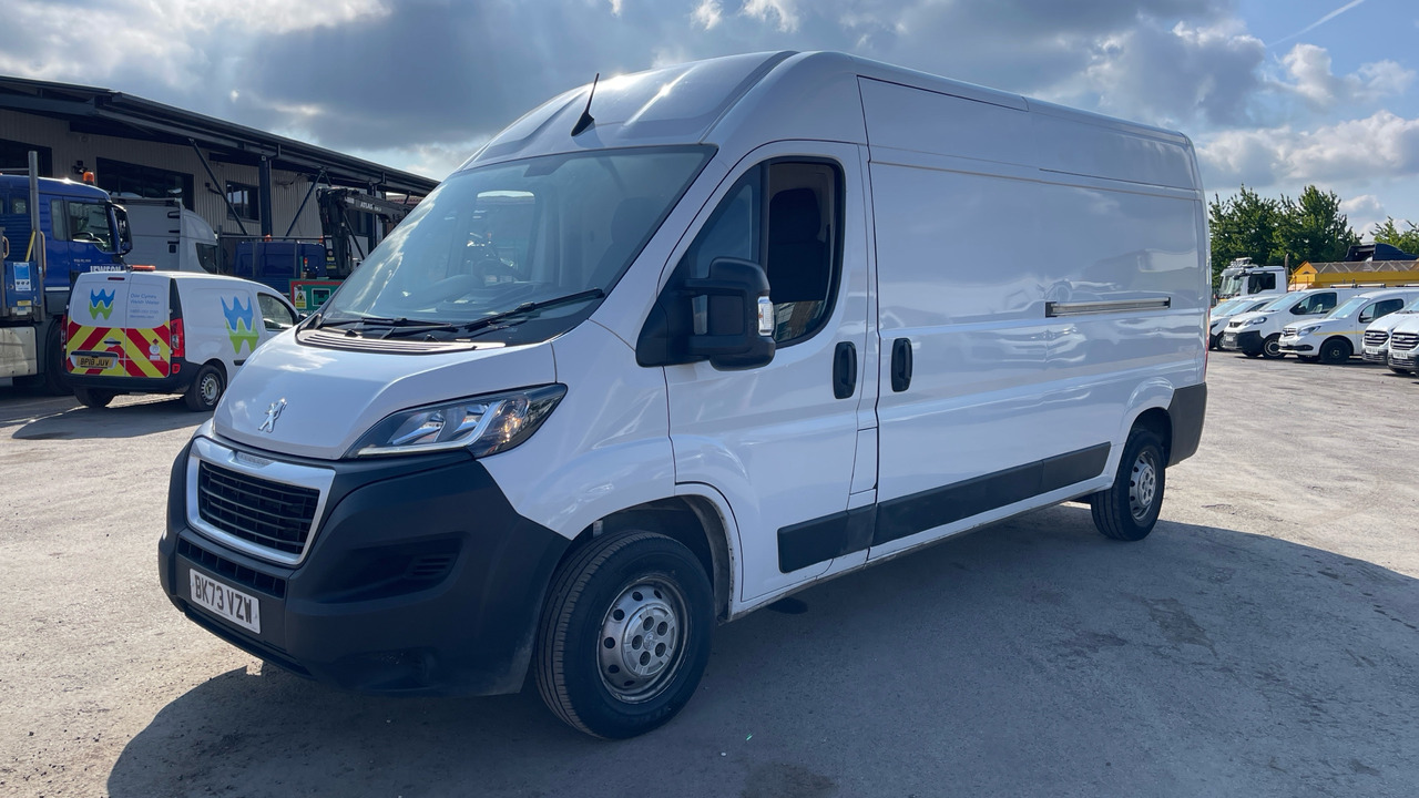 Peugeot Boxer 335 2.2 BLUEHDI PROFESSIONAL 140PS - Pakettiauto: kuva Peugeot Boxer 335 2.2 BLUEHDI PROFESSIONAL 140PS - Pakettiauto Peugeot Boxer 335 2.2 BLUEHDI PROFESSIONAL 140PS - Pakettiauto: kuva Peugeot Boxer 335 2.2 BLUEHDI PROFESSIONAL 140PS - Pakettiauto