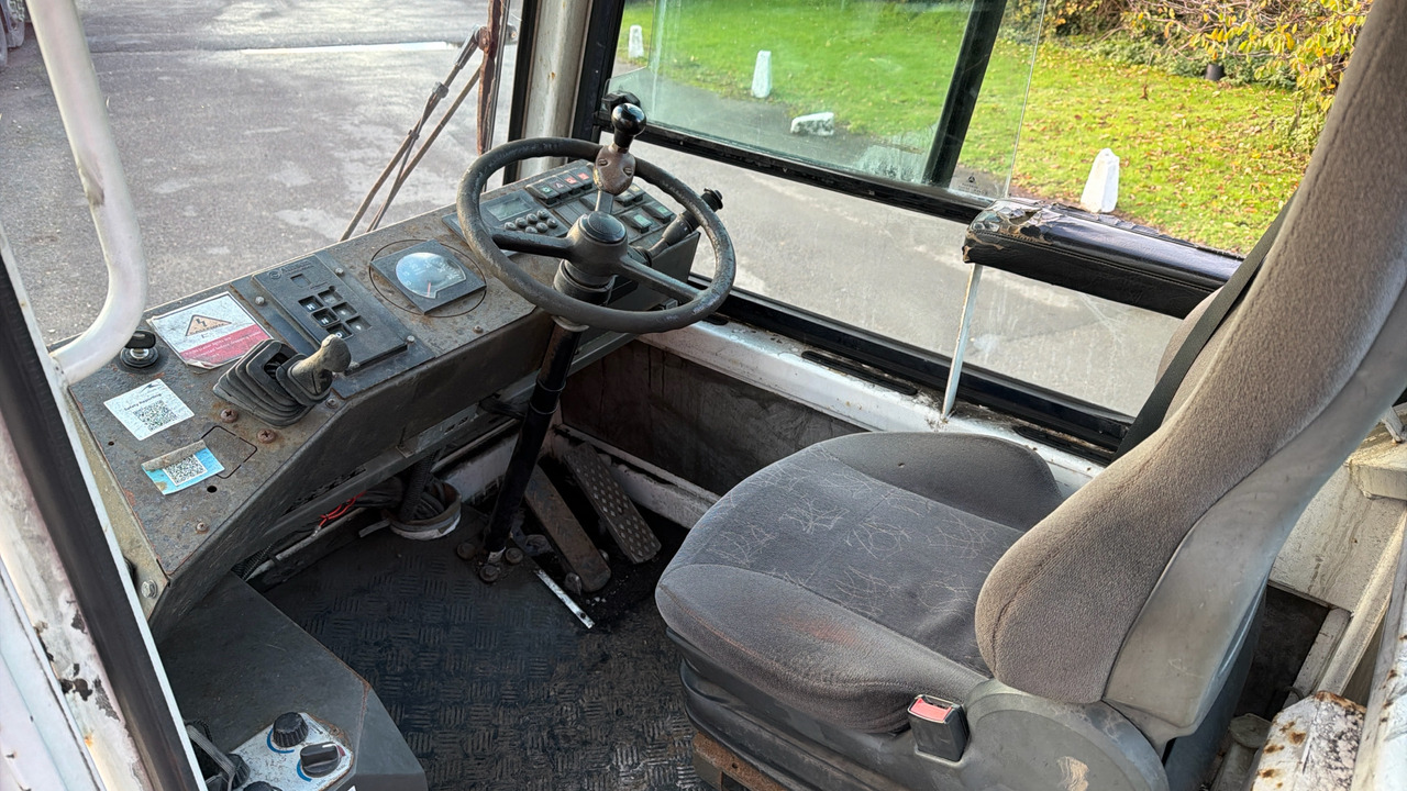 TERBERG YT180 - Terminaalitraktori: kuva TERBERG YT180 - Terminaalitraktori TERBERG YT180 - Terminaalitraktori: kuva TERBERG YT180 - Terminaalitraktori